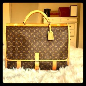 St. Patty’s Sale 🍀 Louis Vuitton Sac Chasse Bag